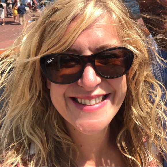 Meet your Posher, Kristen - Picture 1 of 2